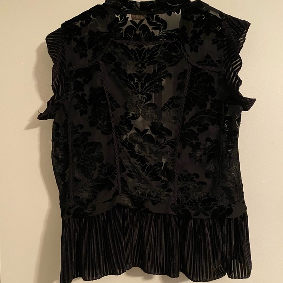 POL vest. - Picture 1 of 2